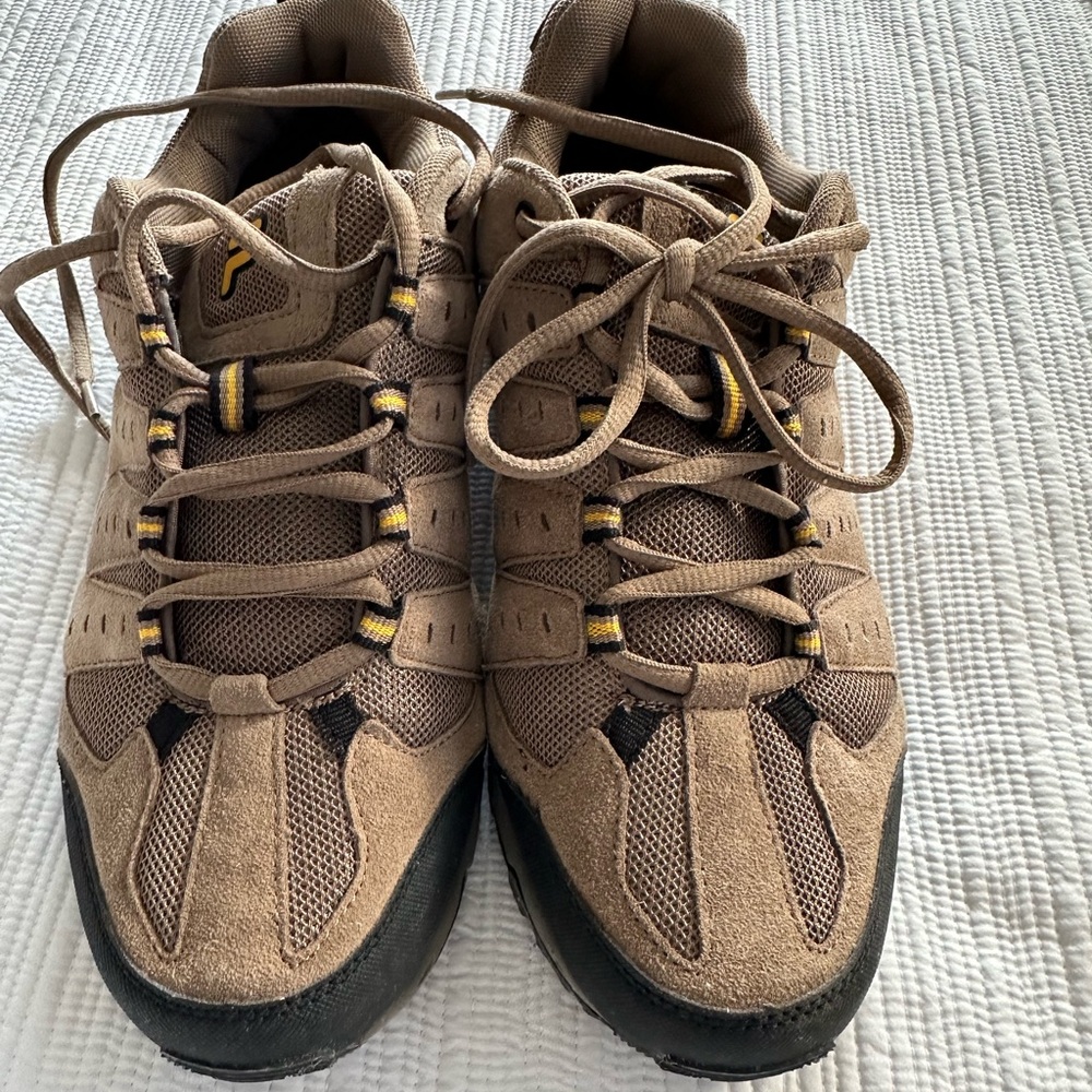 Fila Men's Tan and Black Sneakers